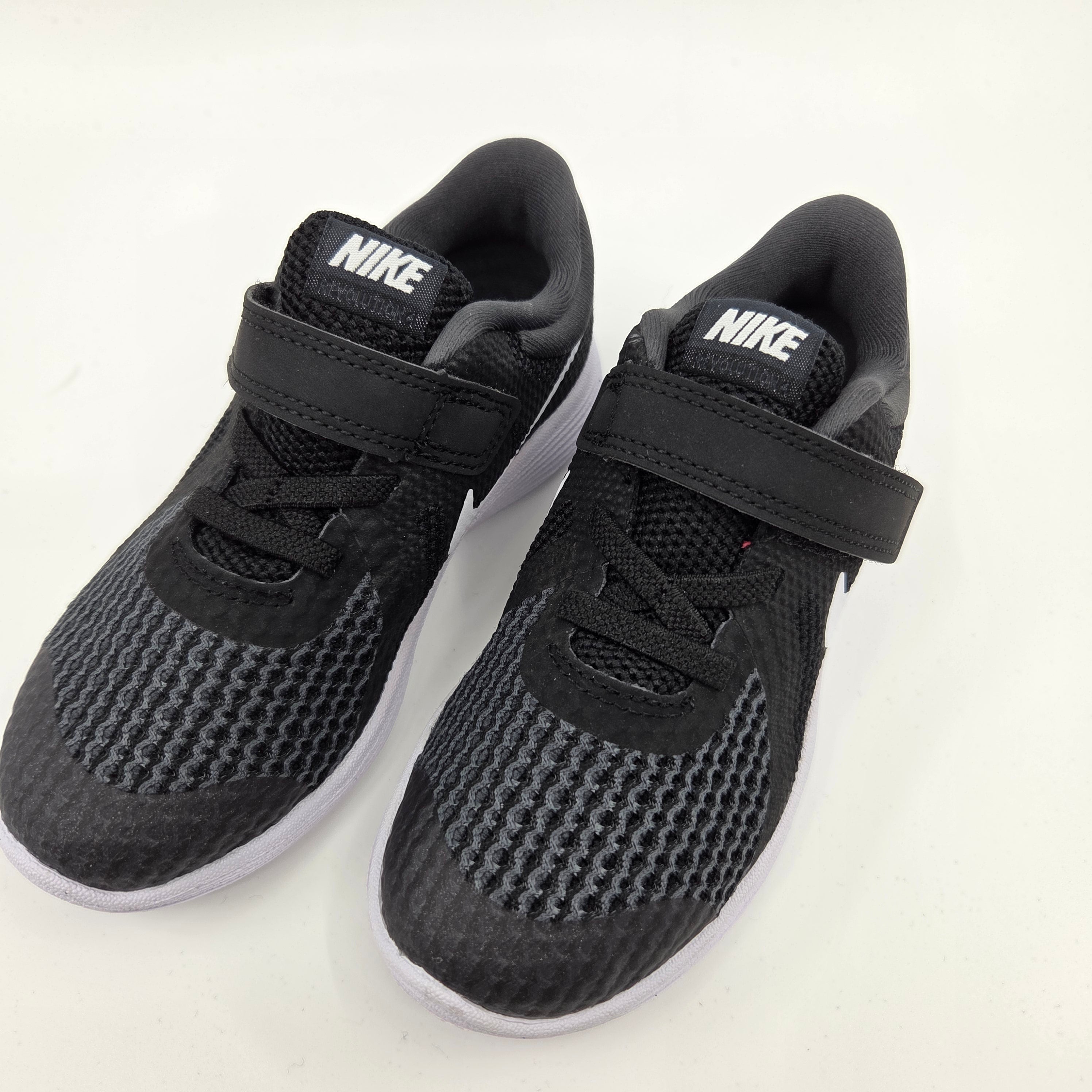 Boys Nike Runners (Brand New)