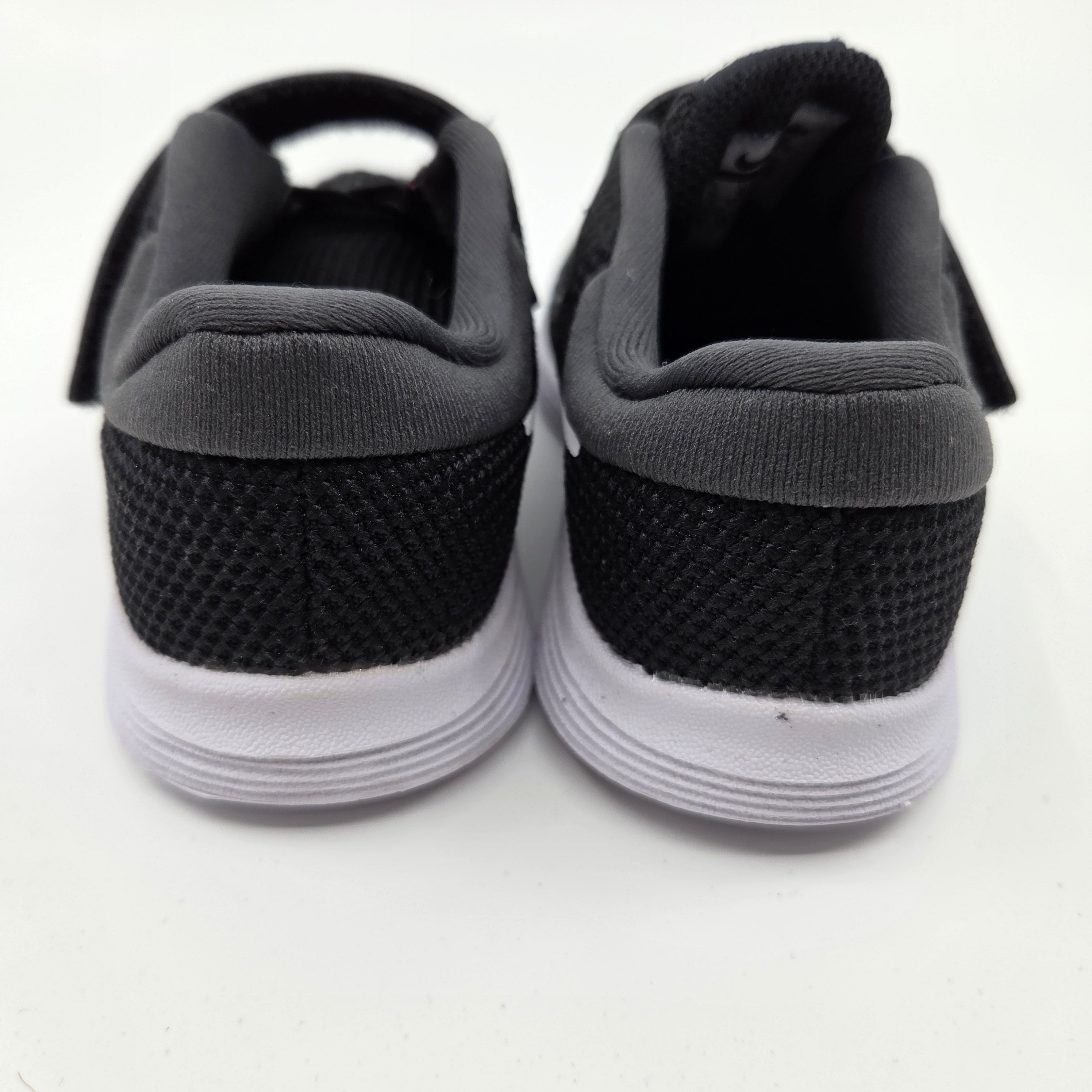 Boys Nike Runners (Brand New)